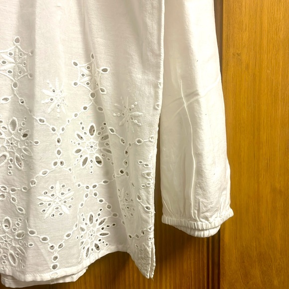 Lilly Pulitzer white cotton with design on the bottom NWT medium - Picture 6 of 6